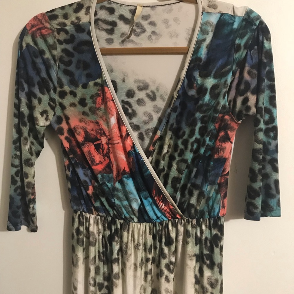 Beautiful and flattering maxi dress ❤️👌🏼Like new